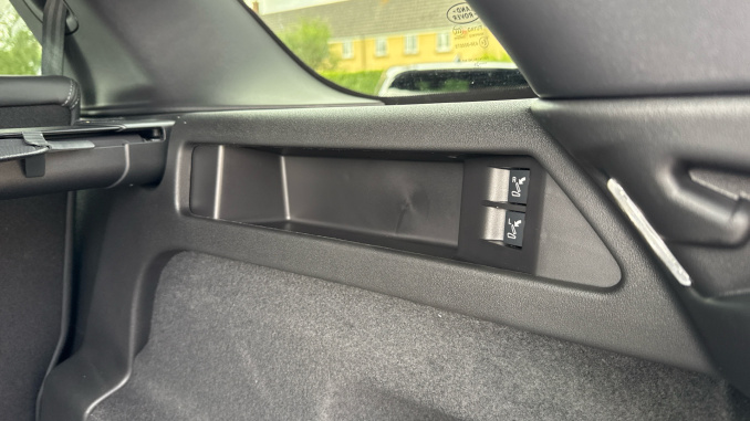 Land Rover Discovery Sport 2.0 D200 Metropolitan 5dr Auto [5 Seat] Diesel Station Wagon - Image 28